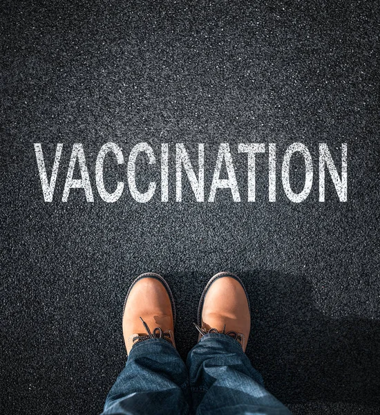 การฉีดวัคซีนบนยางมะตอย . — ภาพถ่ายสต็อก
