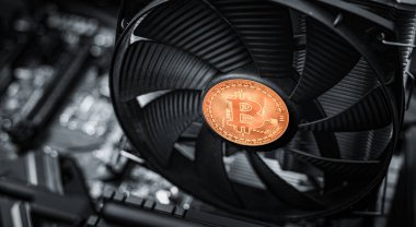 Kripto para madenciliği. Grafik kartta Bitcoin madeni para, kripto para madenciliği için video kartı. Kripto para birimi.