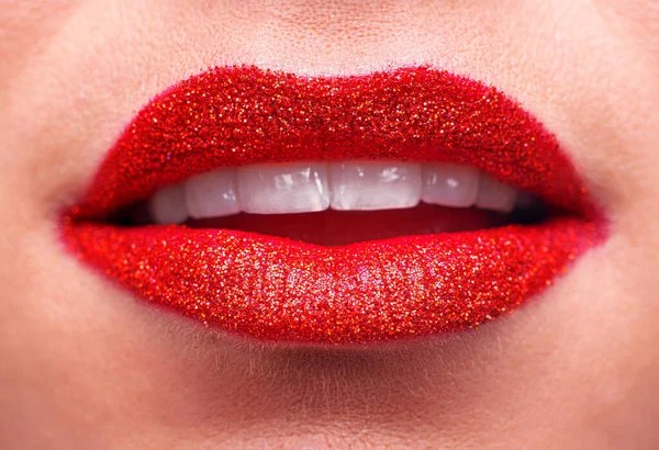 Bibir womans dengan lipstik. — Stok Foto