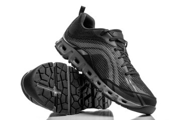 Siyah spor ayakkabı koşu ayakkabıları.