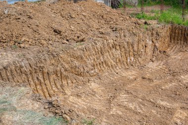 Vakıf için inşaat çukuru