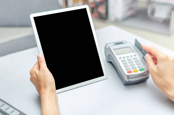 Woman Works Bank Terminal Tablet Table — Stock Photo, Image