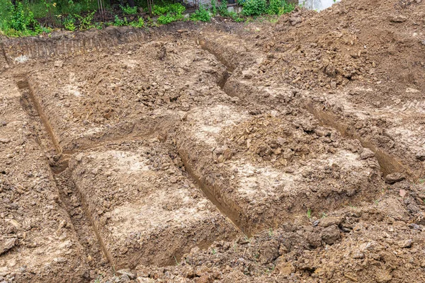 Begraven Voor Stichting Uitgraven Loopgraaf Voor Bouw Van Nieuwe Huis — Stockfoto