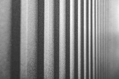 Profesyonel bir yaprağın dokusu veya soyut bir arkaplan olarak bükülmüş metal levha.