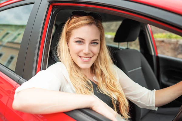 Beautiful Blonde Driving Car Road — Stockfoto