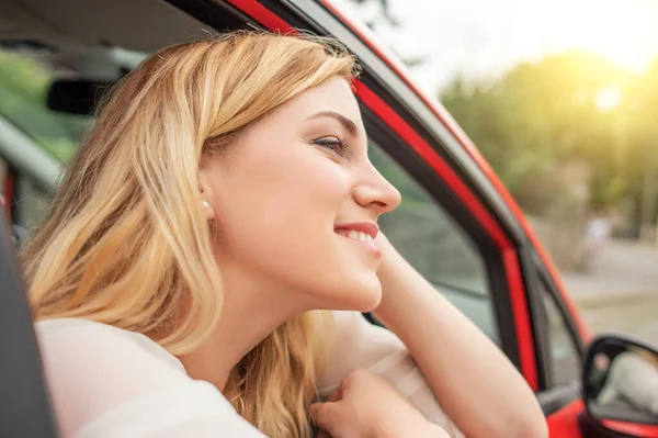 Beautiful Blonde Driving Car Road — Stock fotografie