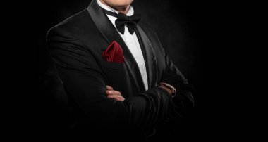 Element of the image of a man dressed in a tuxedo on a dark background.