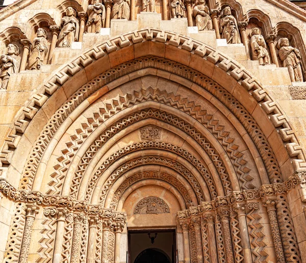 Arco Entrada Para Uma Igreja Gótica — Fotografia de Stock