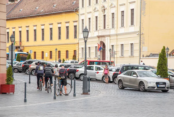 Budapeşte, 18 Eylül: Turist Budapeşte, Macaristan için üzerinde 18 Eylül 2016 Fishermans Bastion yakınındaki Trinity meydanında.
