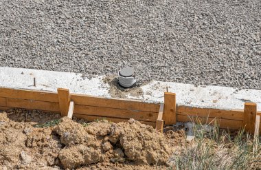 Concrete foundation of the house and backfilling of rubble.