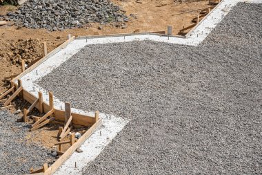 Concrete foundation of the house and backfilling of rubble.