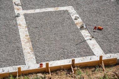 Concrete foundation of the house and backfilling of rubble.