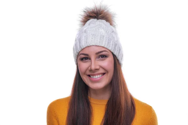 Hermosa Joven Suéter Sombrero Caliente Sonriendo Posando Sobre Fondo Blanco —  Fotos de Stock