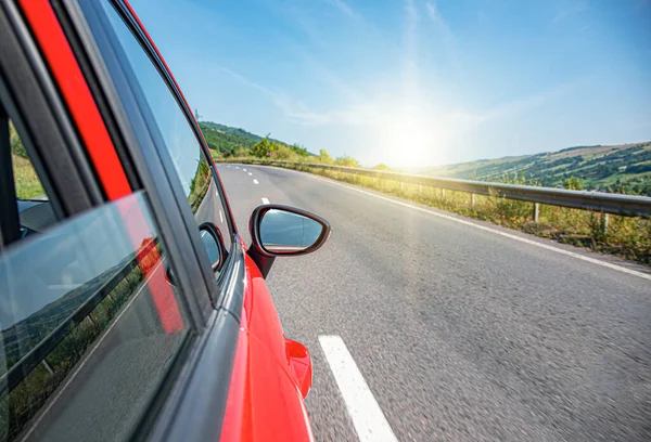 Carro Vermelho Estrada Pôr Sol — Fotografia de Stock