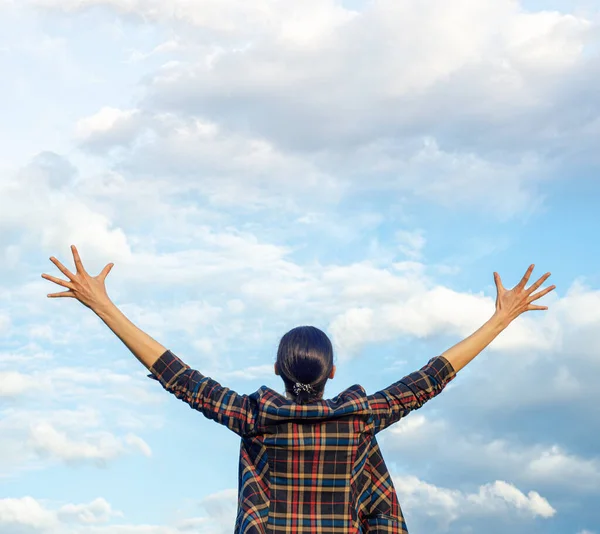 Woman Raises Her Hands Sky Young Woman Stretches Her Arms — Stock Photo, Image