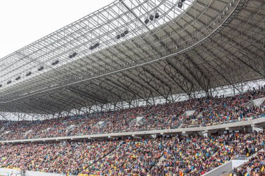 Lviv, Ukrayna - 20 Haziran 2015: Lviv-Arena stadyumundaki seyirciler.