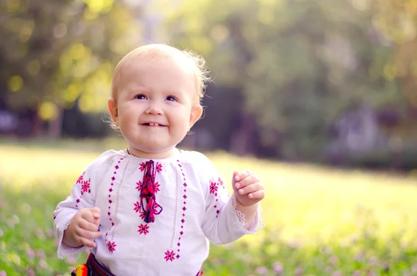 Little girl in a field — Stock Photo, Image