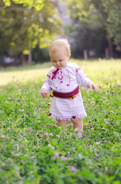 Baby girl picking flowers — Stock Photo, Image