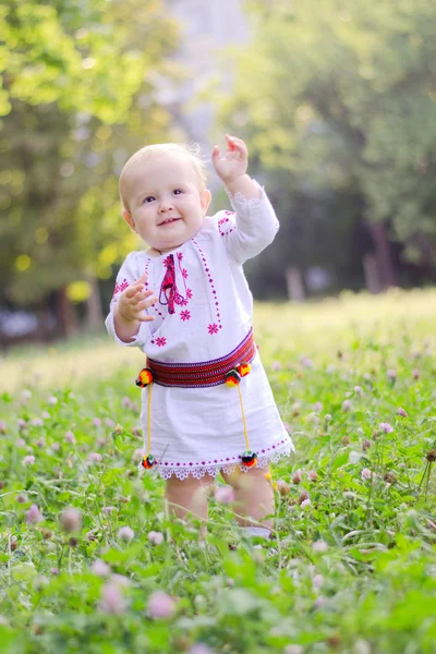 Маленькая украинская девочка — стоковое фото