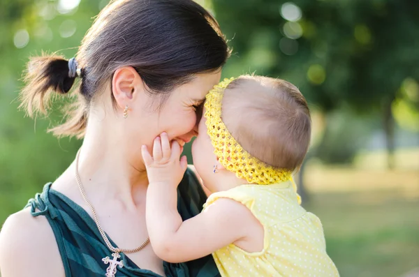 Mamma och älskade dotter — Stockfoto