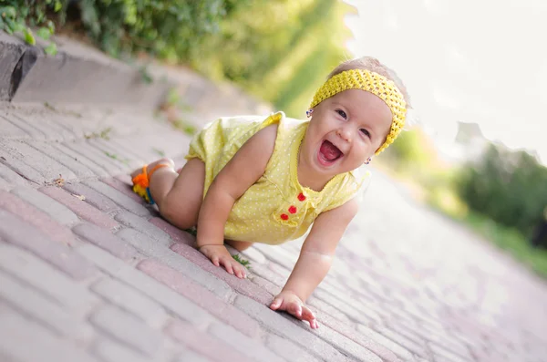 Gritando bebê menina — Fotografia de Stock