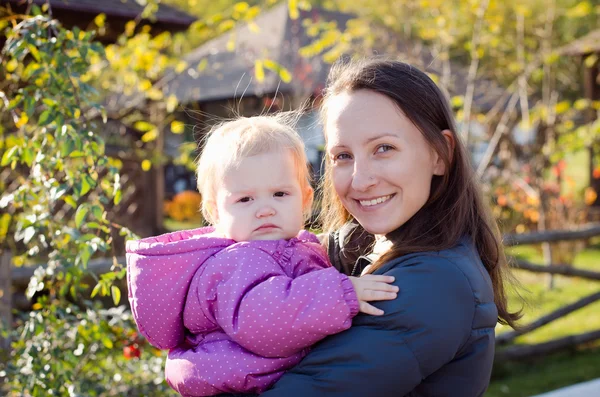 Moeder met haar dochter — Stockfoto