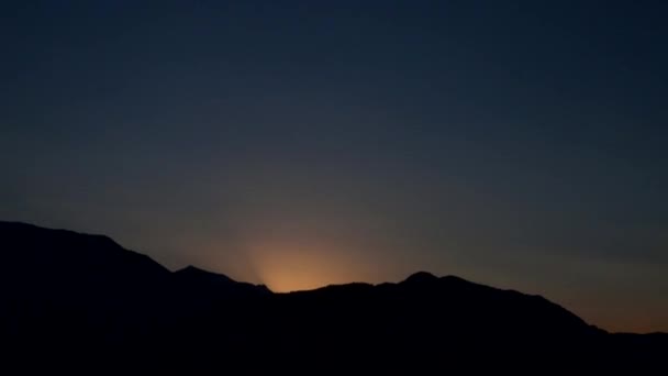 Zaman Ayarlı Dağlarda Gün Doğumu Bulutlar Yaz Günü — Stok video