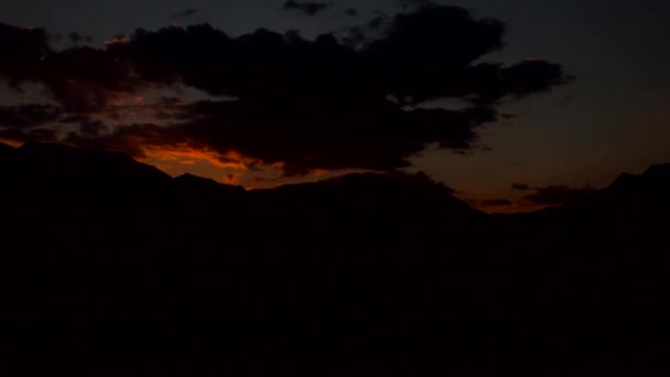 Timelapse Salida Del Sol Las Montañas Nubes Día Verano — Vídeos de Stock