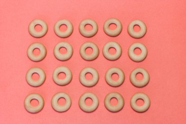 Açık beyaz arka planda kurumak. Düzen.