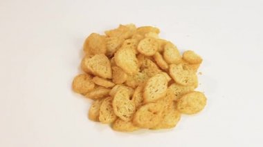 Cips, abur cubur ve kraker. Bira için atıştırmalık..