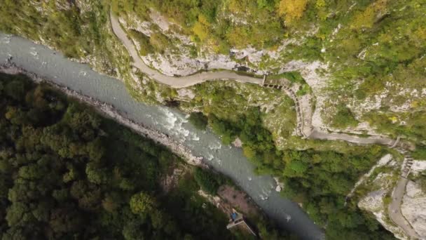 Vue Aérienne Depuis Drone Sur Une Route Dans Les Montagnes — Video
