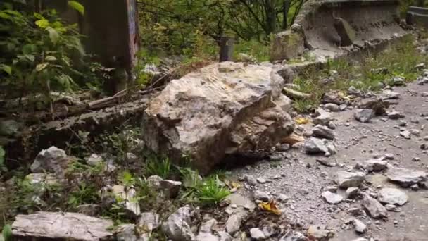 Rockfall Una Carretera Las Montañas Viejo Camino Abandonado Una Sección — Vídeos de Stock