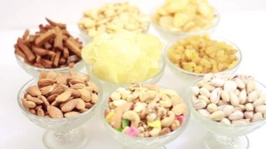 Cips, abur cubur ve kraker. Bira için atıştırmalık..