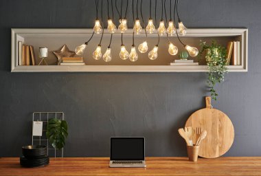 Teknolojik bilgisayar dizüstü bilgisayarıyla mutfak dekorasyonu, tahta masa tarzı kesme tahtası, bıçak, kaşık ve çatal, gri taş duvar..