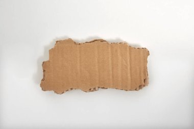 Karton geri dönüşüm beyaz arkaplan izole biçimi.