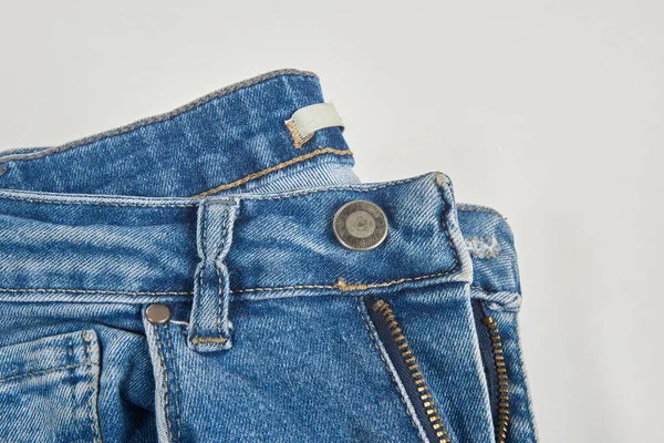 Blue Jeans Knopf Isoliert Auf Weißem Hintergrund Gefaltet Trendy Stilvoll — Stockfoto