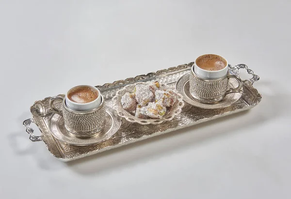 Τουρκική Απόλαυση Και Ιδέα Καφέ Καλή Παρουσίαση Ασημένιο Δίσκο — Φωτογραφία Αρχείου