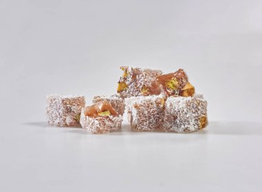 Beyaz arkaplanda Türk zevki izole edilmiş.