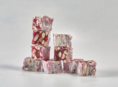 Beyaz arkaplanda Türk zevki izole edilmiş.