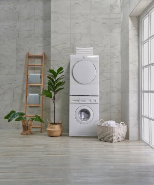 Arka arkaya çamaşır ve kurutma makinesi, dekoratif banyo tarzı, köşe kavramı..