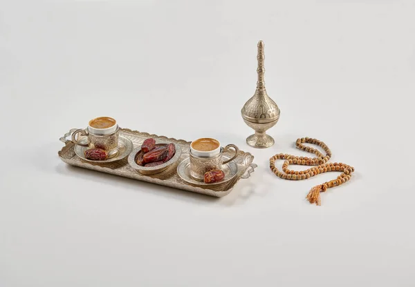 Ραμαζάνι Τούρκικος Καφές Και Χουρμάδες Δίσκος Ψευδαργύρου — Φωτογραφία Αρχείου