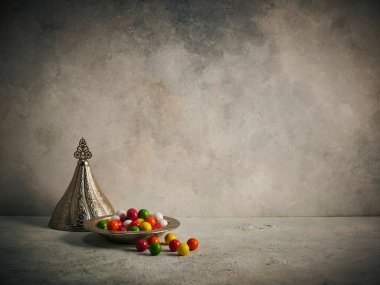 Ramazan konsepti, çinko plakalı şeker Arap tarzı, lamba ve İslami arka plan.