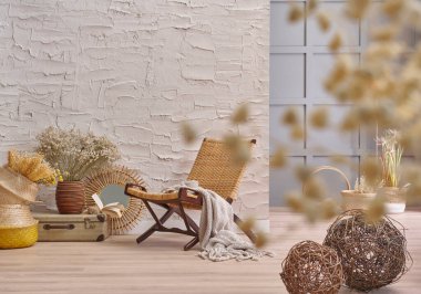 Beton duvar arkaplanı, hasır ev eşyası, çanta, vazo, sandalye, battaniye tarzı, ev dekorasyonu, iç dekorasyonu..