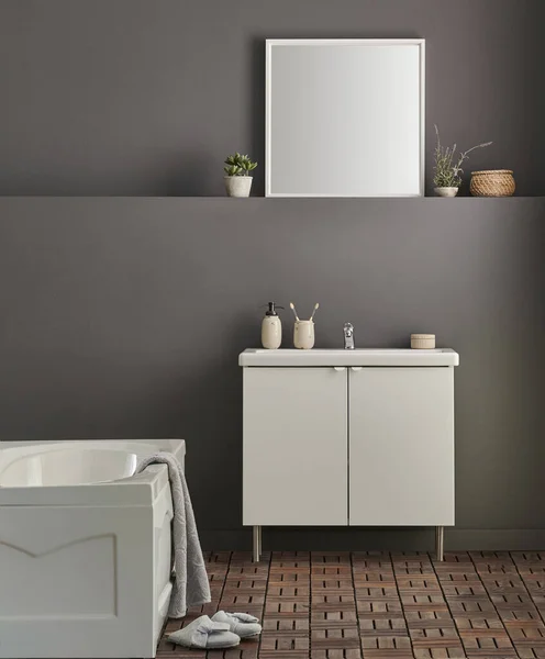现代化浴室柜 镜子和浴缸式灰墙背景 植物花瓶 洗衣房 毛巾和木制楼梯装饰 — 图库照片