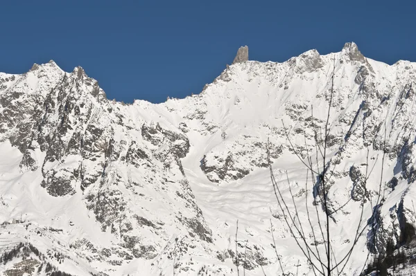 The Mont Blanc seen from Courmafur, Aosta Valley, Italy — стоковое фото