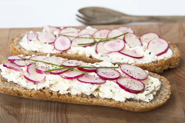 Bread with cream robiola cheese and radishes — Stock Photo, Image