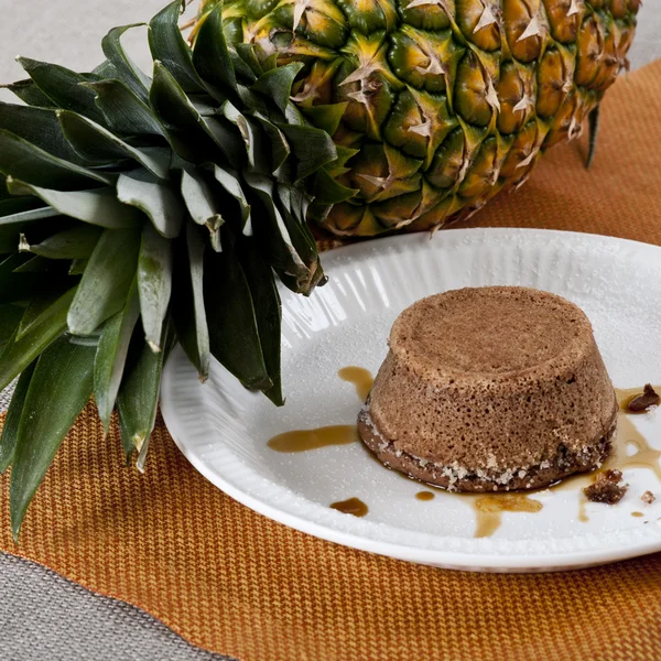 Choklad flan med ananas — Stockfoto