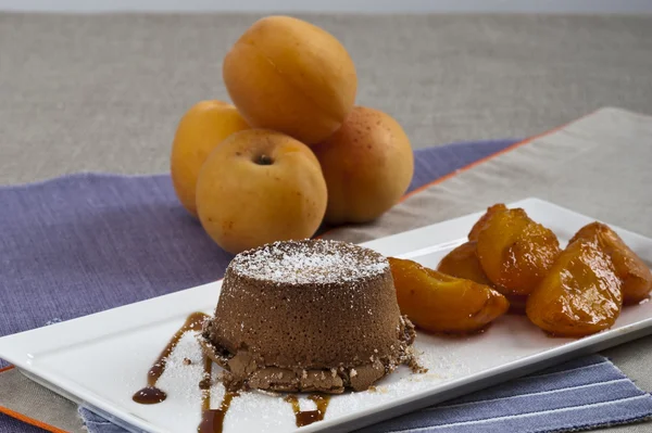 Choklad flan med aprikos — Stockfoto