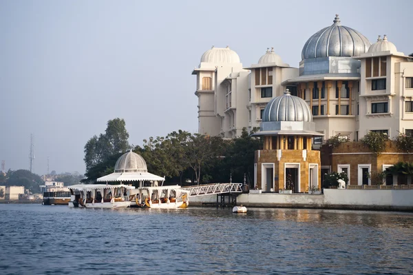 Göl Sarayı udaipur, Hindistan içinde — Stok fotoğraf