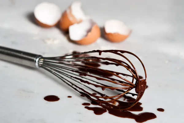 Matlagning en chokladkaka Stockbild